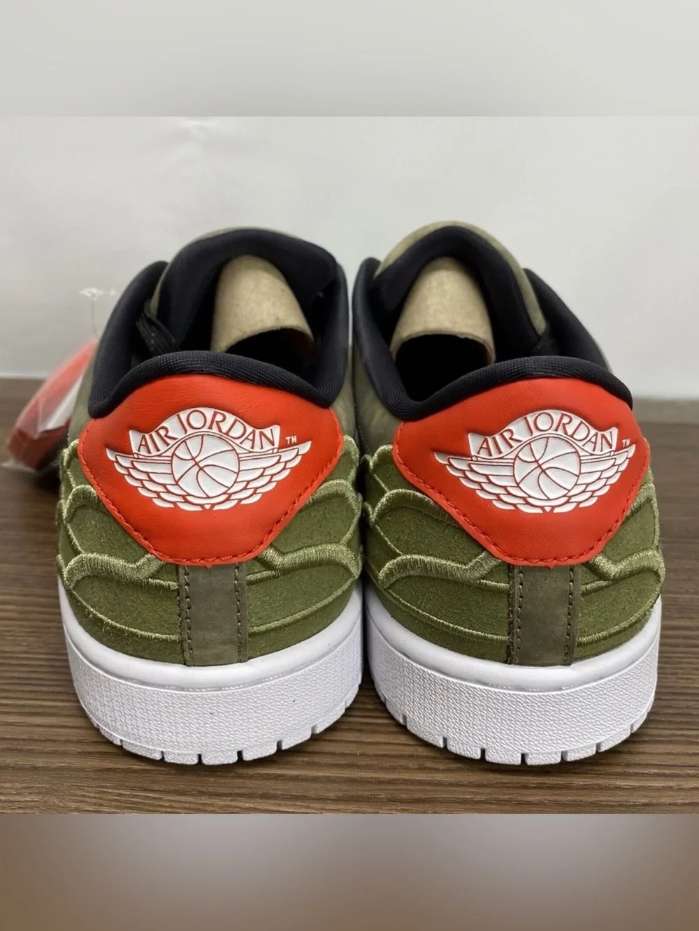 Jordan 1 Centre Court Low Oil Green Mens 10.5 New